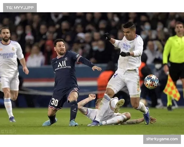 朗斯中场拦截失效边路肋部空当 被摩纳哥反复冲击最终崩盘